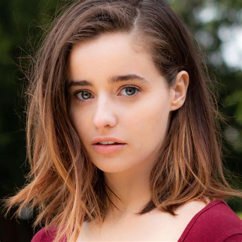 Holly Earl : r/PrettyGirls